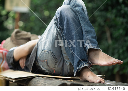 Street life, nap, feet 81457340