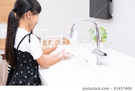 Elementary school boys and girls washing their hands 81457406