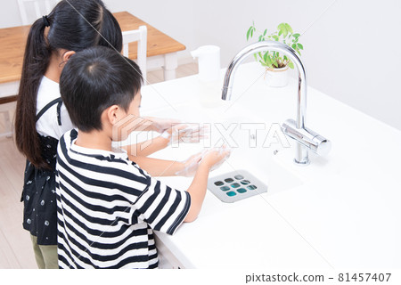 Elementary school boys and girls washing their hands Elementary school boys and girls washing their hands 81457407