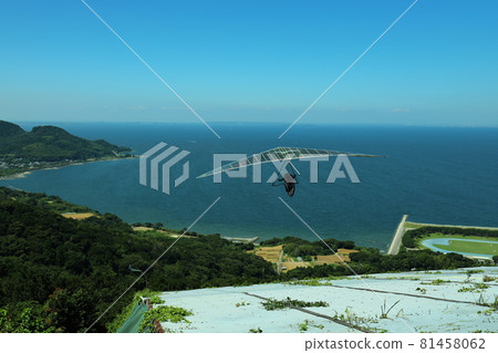 從衣笠山、城屋、田原起飛的懸掛式滑翔機 81458062