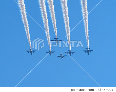Blue Impulse T-2 flying in formation Blue Impulse T-2 flying in formation 81458995