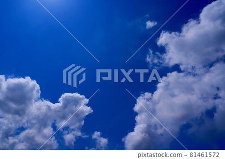藍天和雲彩 藍天和雲彩 81461572