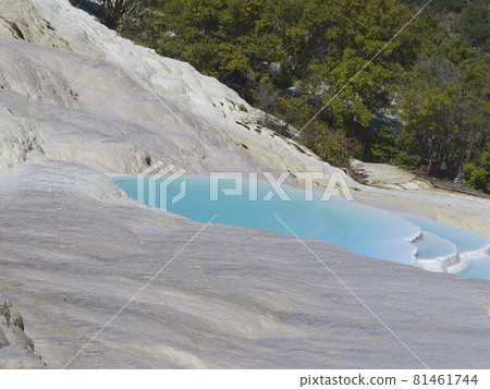 China's Yunnan-Haisui Limestone Shelf / Baishuitai, Yunnan, China China's Yunnan-Haisui Limestone Shelf / Baishuitai, Yunnan, China 81461744