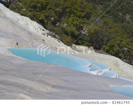 China's Yunnan-Haisui Limestone Shelf / Baishuitai, Yunnan, China China's Yunnan-Haisui Limestone Shelf / Baishuitai, Yunnan, China 81461745