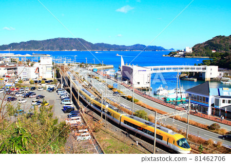 三重縣鳥羽市和近鐵特快伊勢志摩班輪的風景 三重縣鳥羽市和近鐵特快伊勢志摩班輪的風景 81462706