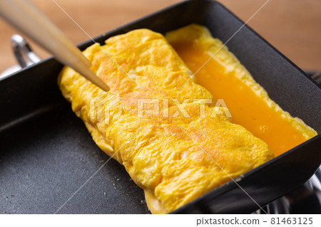 把煎蛋捲翻過來 把煎蛋捲翻過來 81463125