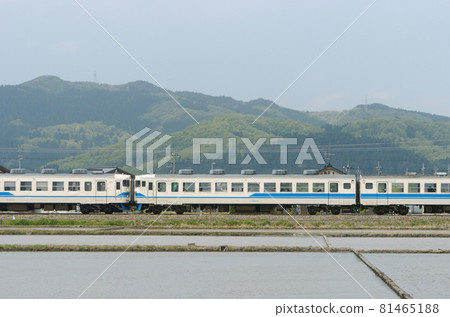 北陸本線五十鈴福岡JR西475系列A13編隊①久羽455-61(金澤)山側 81465188