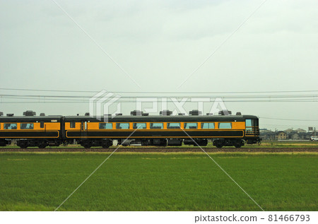 Hokuriku Main Line Mikawa-Kaga-Kasama JR West 14 Series Naniwa ⑦ Slov 14-704 (Miyahara) Mountain side 81466793