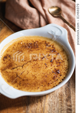 Crema Catalana Spanish dessert with sugar crust 81466979