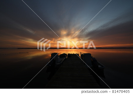 Morning glow Morning glow 81470405