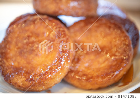 Neighborhood bakery 81471085