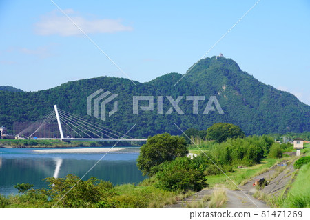 Ukai Bridge and Mt. Kinka over the Nagara River in Gifu City 81471269