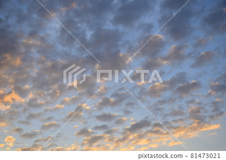 戲劇性的日出碎雲 日出日出碎雲 戲劇性的日出碎雲 日出日出碎雲 81473021