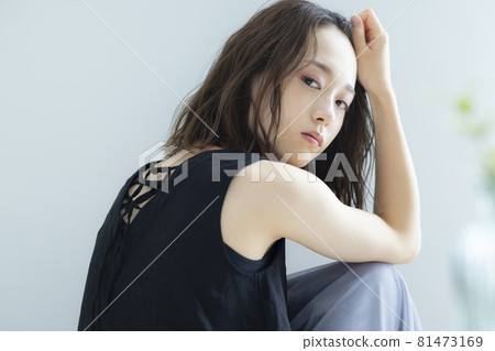 Woman Portrait 81473169