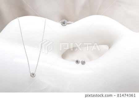earring 81474361