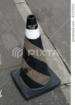 Color cones, no parking, no parking, triangular cones, rubber cones, road cones, pylon, cones, caution, outdoors Color cones, no parking, no parking, triangular cones, rubber cones, road cones, pylon, cones, caution, outdoors 81475031