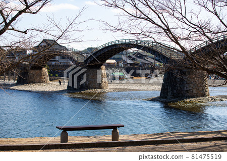 EOS 6D. Kintaikyo Bridge, Yamaguchi Prefecture, twilight bench. 81475519