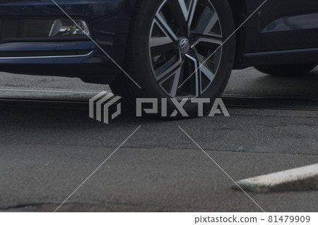 Tokaido Line Kamakura Railroad Crossing 81479909