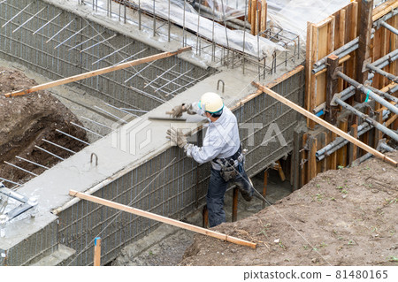 Concrete placing tamping trowel top leveling 81480165