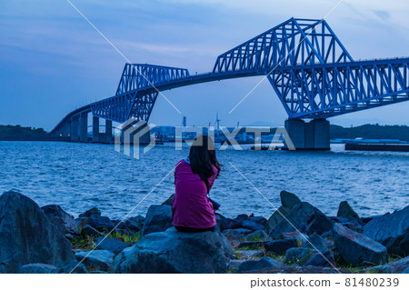 [Tokyo cityscape] Immediately after sunset at Tokyo Gate Bridge (Wakasu Park) 81480239