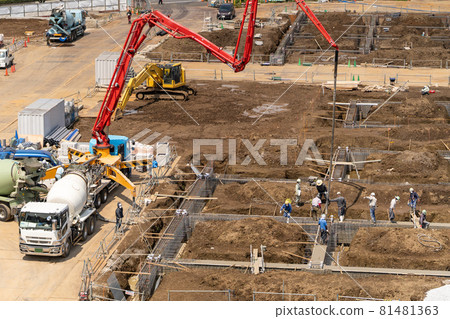 混凝土澆築車攪拌車混凝土泵車施工現場 81481363