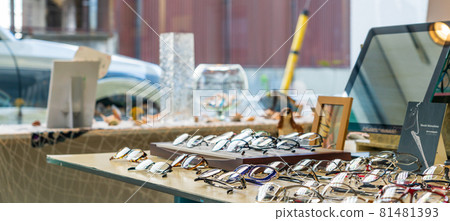 眼鏡店形象 81481393