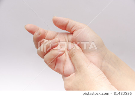 推著手掌的女人 推著手掌的女人 81483586