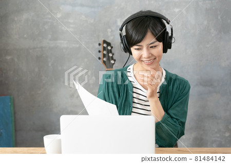A woman enjoying music 81484142
