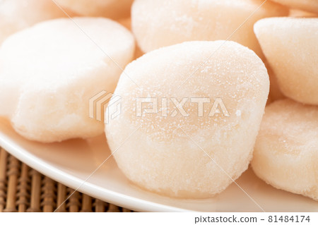 Scallop pillar (frozen) up. Scallop pillar (frozen) up. 81484174