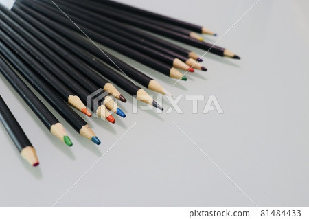 在線的彩色鉛筆 在線的彩色鉛筆 81484433