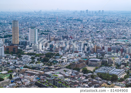 日本東京城市景觀中目黑站前的中目黑阿特拉斯塔和武藏小杉（後面的橫濱） 81484908