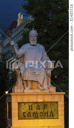 Marble statue and Monument to Emperor Tsar Samoil in downtown of Skopje, Macedonia 81485516