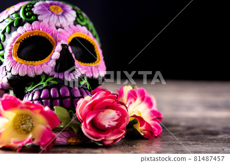 Typical Mexican skull Katrina and flowers diadem 81487457