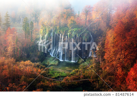 Aerial view on amazing foggy waterfall in Plitvice lakes 81487614