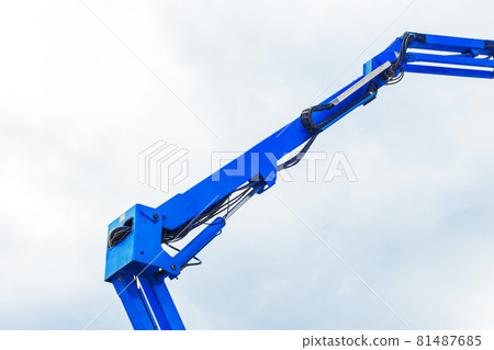 The lift hydraulic construction mechanism of an industrial equipment lifting platform against the sky The lift hydraulic construction mechanism of an industrial equipment lifting platform against the sky 81487685