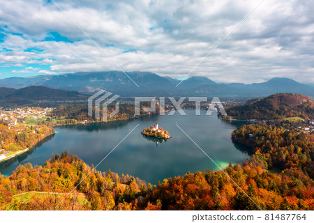 Colorful sunrise view of Bled lake in Julian Alps, Slovenia 81487764