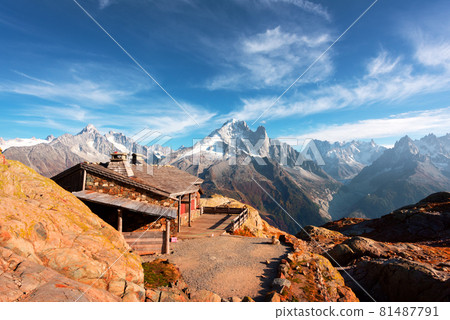 Cabin on Lac Blanc lake in France Alps 81487791
