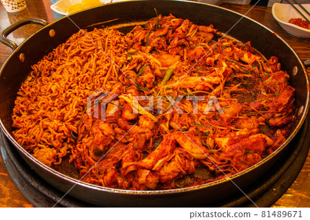 Dakgalbi，韓國食品（韓國食品） 81489671