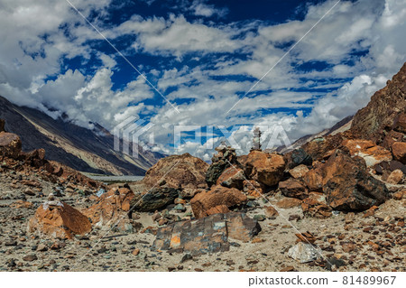 Stone cairns in Himalayas Stone cairns in Himalayas 81489967