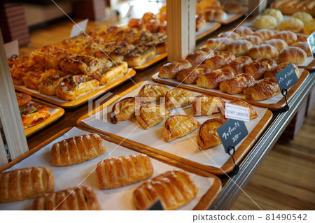 Bread lined up in a bakery Bread lined up in a bakery 81490542