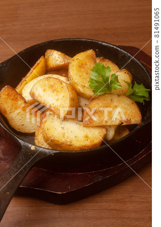 Garlic potato 81491065