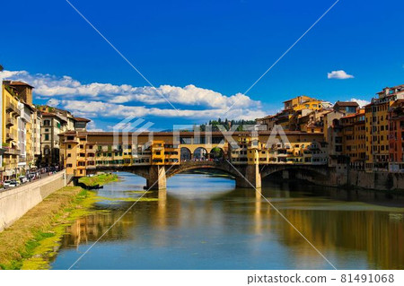 View of Ponte Vecchio in Florence View of Ponte Vecchio in Florence 81491068