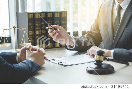 Lawyer hand holding pen and providing legal consult business dispute to the man Lawyer hand holding pen and providing legal consult business dispute to the man 81491741