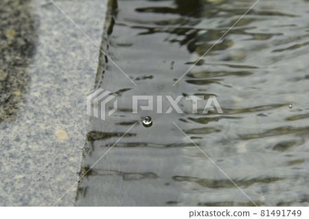 A water ball like a crystal ball that floats on the surface of the water and flows slowly 81491749