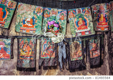 Thankas - Buddhist religious paintings on silk Thankas - Buddhist religious paintings on silk 81493564