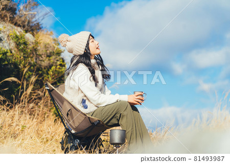 做單人營的女人 81493987