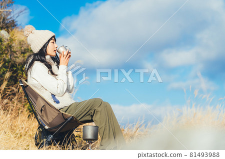 做單人營的女人 81493988
