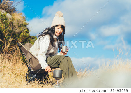 Woman doing solo camp 81493989