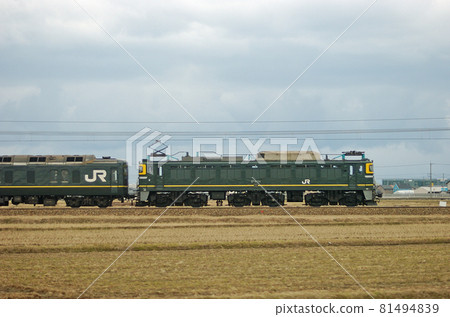 北陸本線 三河加賀笠間 JR 西 EF81-114(敦賀) 山邊 北陸本線 三河加賀笠間 JR 西 EF81-114(敦賀) 山邊 81494839