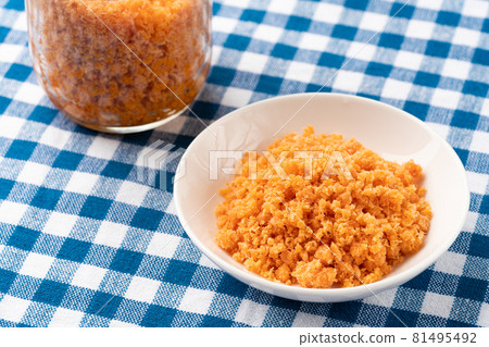 Salmon flakes Salmon flakes 81495492